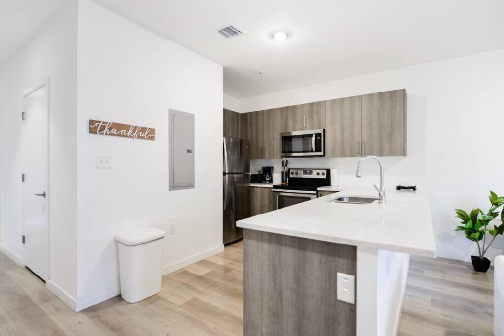Fantastic Townhouse 15Minutes From The Beach ไมอามี ภายนอก รูปภาพ